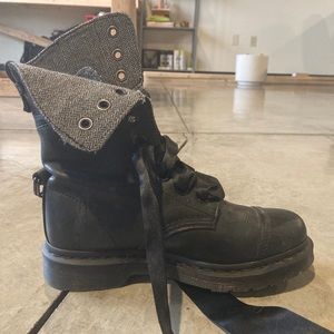 Dr. Marten Aimilita black darkened mirage boots